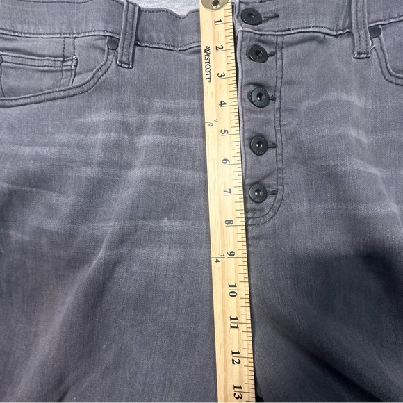 Torrid Bombshell Skinny Jeans Super Soft High Rise Size 24W Gray Wash NWT - Picture 3 of 12